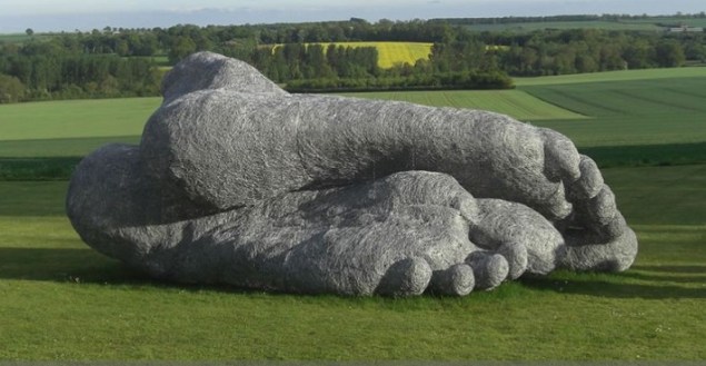 Wire Feet by Sophie Ryder (SOURCE: inspirationgreen.com)